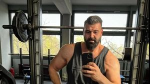 Starul Netflix a murit la 44 de ani, într-un mod total neaşteptat. Acum 3 luni suferise o operație