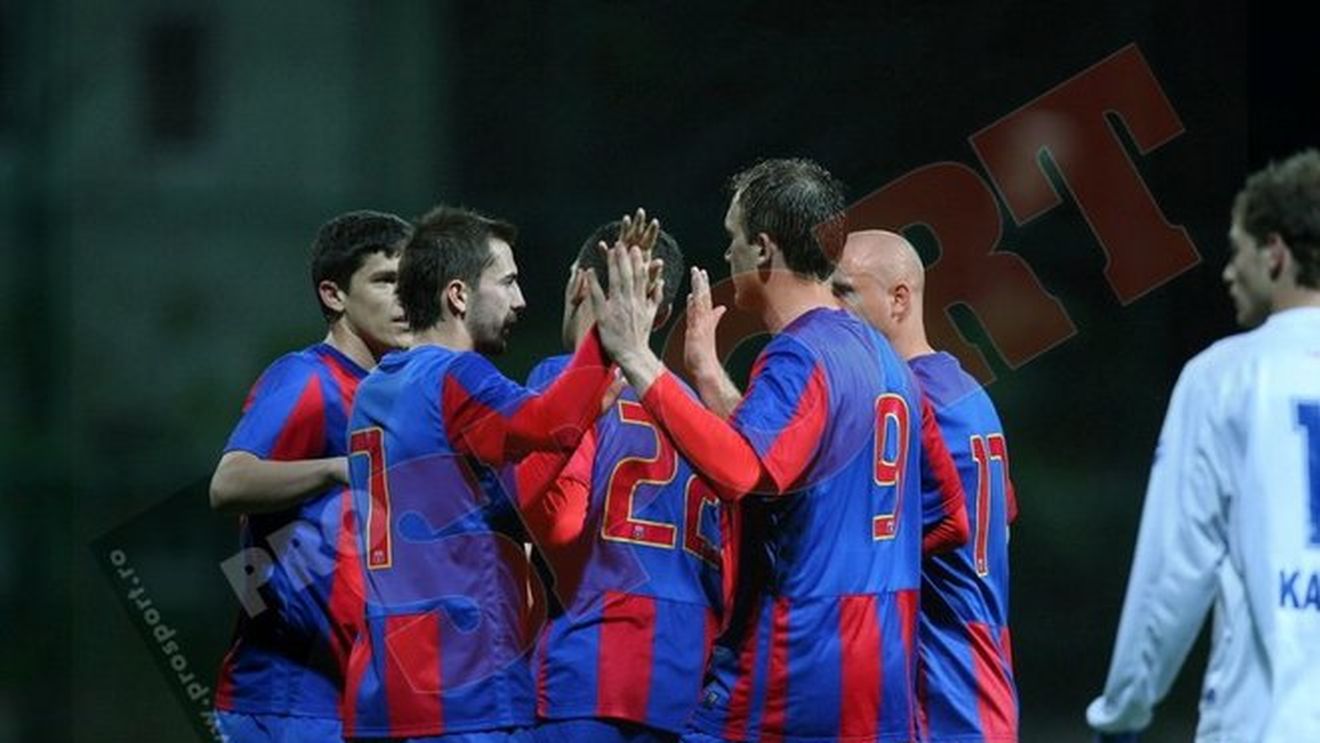 "Toja se învârte pe loc și scapă mingea în aut, Szekely a dat un gol și e idol! **Nu pot să bată un corner"