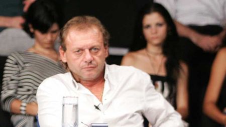 "Rădoi nu știe să construiască"