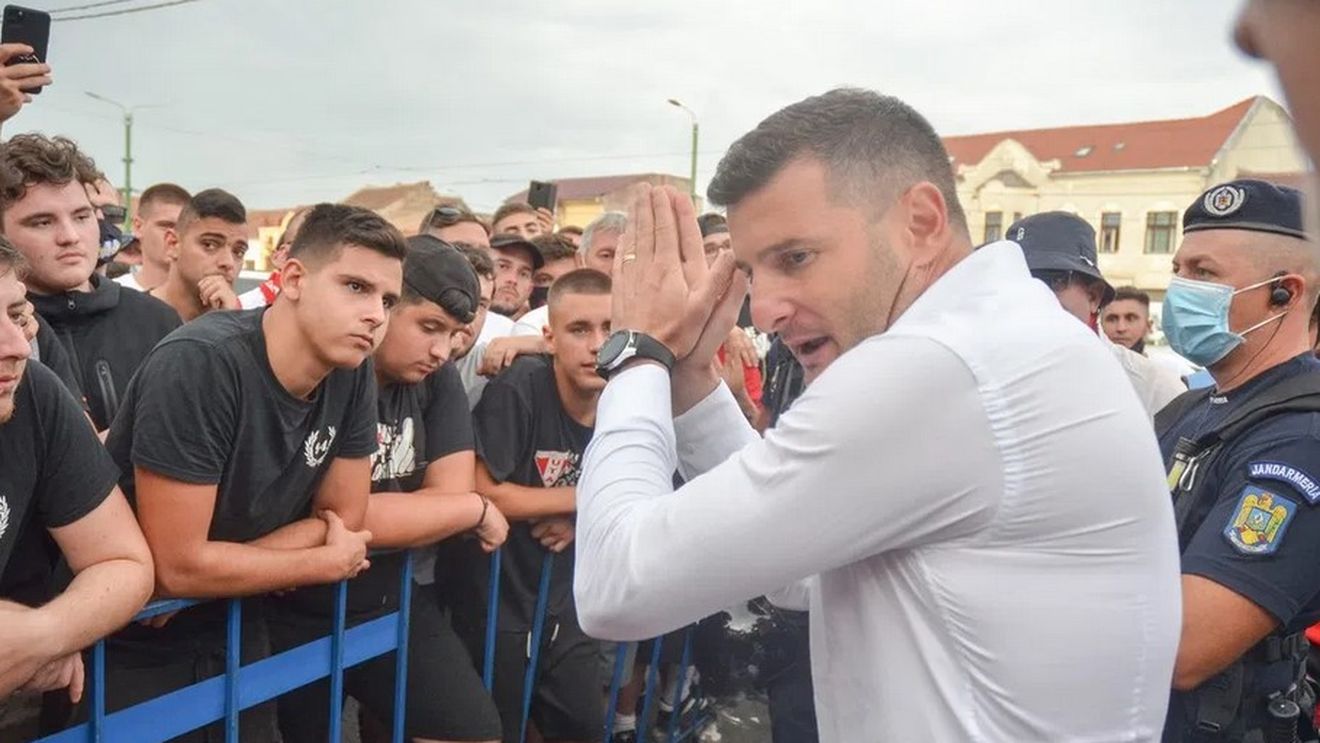 Laszlo Balint aduce fanii la stadion înainte de meciul cu Hermannstadt: „Să ne simțim sprijiniți!”. Rețeta biletelor virtuale nu funcționează la UTA Arad