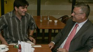 Sandu: "Lăcătuș e OUT până în mai dacă nu duce Steaua în primele 2 locuri!"