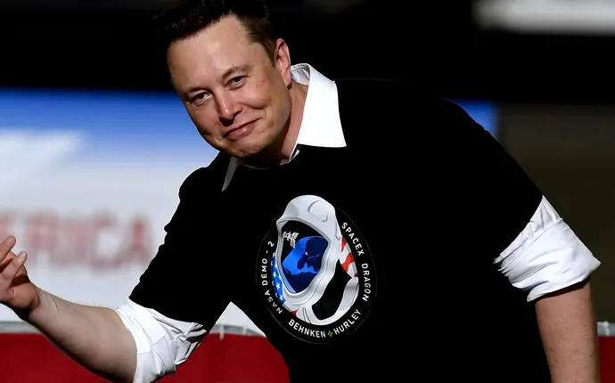 Musk a anunțat că Tesla va face 50.000 de TIR-uri în 2024. E ridicol, însă, câte a făcut în realitate