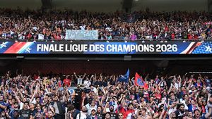Apariție surpriză la finala Champions League. Cum au reacționat fanii de la VIP când l-au văzut la PSG - Arsenal