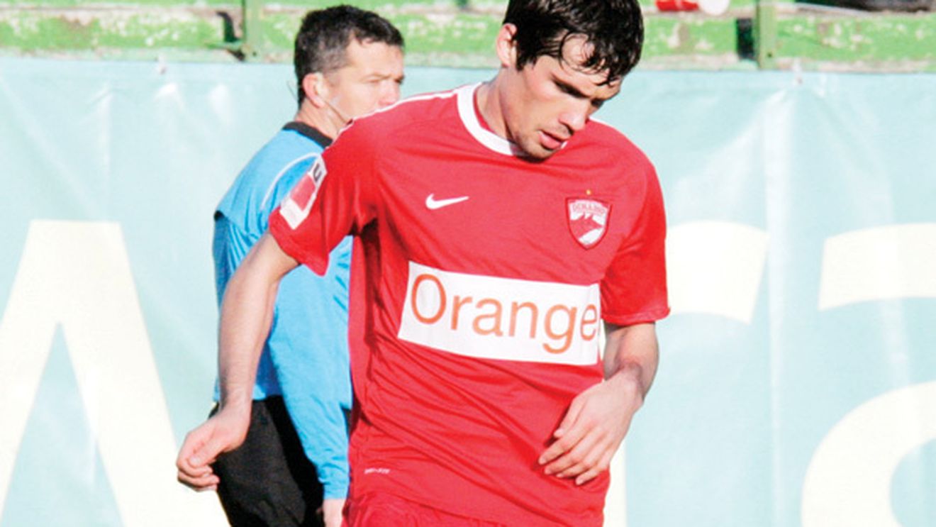 La vânătoare de olteni! Șeful Badea a negociat cu Mititelu transferurile lui Găman și Bărboianu, dar mai vrea un jucător!** Cine mai vine la Dinamo