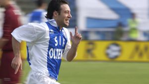 EXCLUSIV | "Savarină", Universitatea Craiova și cumpăna. "Talent! Putea să ajungă mai sus". Mărturisirea fostului mijlocaș de creație 