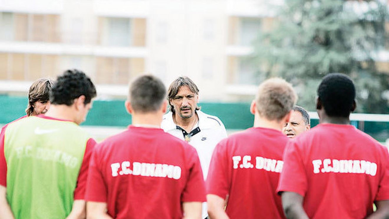 "Cunosc jucătorii italieni liberi și de perspectivă,** dar Dinamo alte obiective!" Ce mesaj le transmite Bonetti fanilor