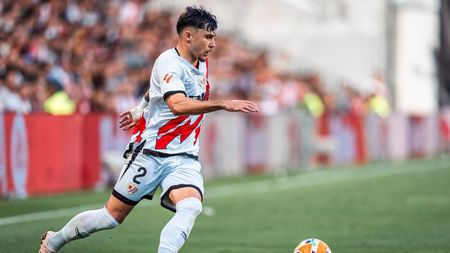 Catalanii anunță că Barcelona a reluat negocierile pentru transferul fotbalistului român