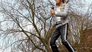 Fanii lui Fulham critică amplasarea statuii lui Michael lângă stadion, patronul ia atitudine:** "Duceți-vă dracului!"