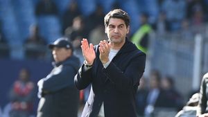 Prima reacție a antrenorului de la Lyon despre FCSB. Câte meciuri a văzut deja cu echipa lui Gigi Becali și verdictul dat