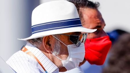 Britanicii l-au descoperit pe românul cu „nume relativ necunoscut” care e mai bogat decât Messi și Cristiano Ronaldo la un loc!