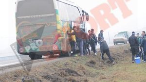 FOTO Senzațional** Hizo și-a alergat vedetele de milioane pe un "stadion" comunal :)