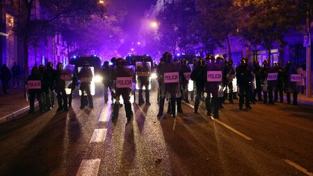 Haos pe străzile din Santos! Fosta echipă a lui Neymar și Pele a retrogradat pentru prima dată în istorie. Fanii au început să dea foc la mașini