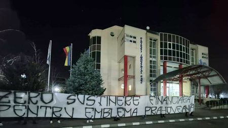 Protest de amploare al fanilor Petrolului pentru lipsa de susținere financiară a clubului. Mesajul transmis autorităților și companiilor private. EXCLUSIV