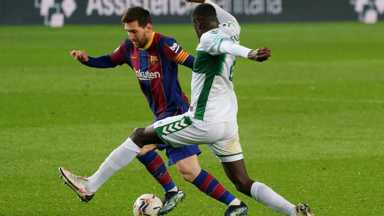 Faza zilei în fotbalul european! Cum a încercat un adversar să-l oprească pe Leo Messi din drumul spre gol. Starul catalan, cifre senzaționale în meciurile cu Sevilla | VIDEO & FOTO