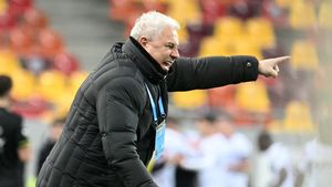 „Şumudică e singur împotriva tuturor. E gambler la origine, nu-l poți păcăli”. Prin ce trece antrenorul Rapidului în Giuleşti. EXCLUSIV