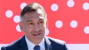 Ilie Dumitrescu a auzit că Elias Charalambous rămâne liber de contract şi a intervenit, în direct. Ştie exact decizia lui Gigi Becali: "De asta sunt convins"