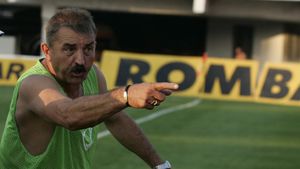 Popa mai are o variantă de ieșire din criză: "Vor pleca 15 jucători!"
