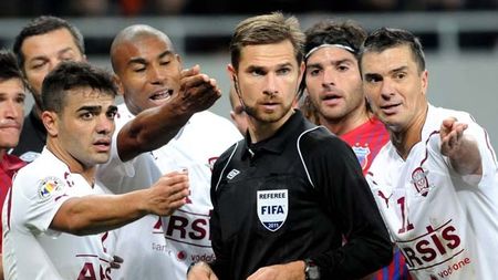 Loviți din toate părțile, arbitrii se revoltă!** Cer sancțiuni dure pentru cei care i-au jignit! Vezi PETIȚIA cu 4 puncte:
