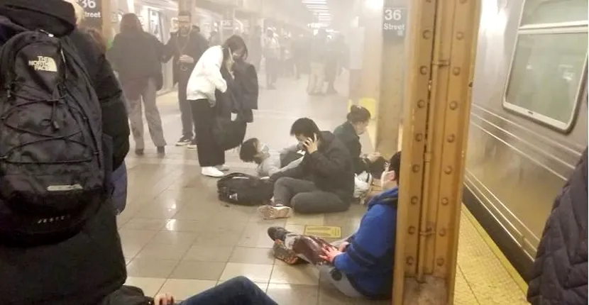 Atacuri armate la metroul din New York. Mai mulți oameni au fost împușcați