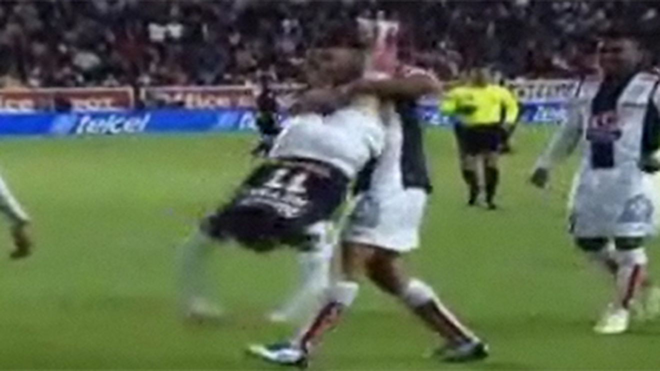 VIDEO 2 în 1!** GOLAZO marcat cu o reușită SENZAȚIONALĂ‚! Nu ai mai văzut așa ceva pe un teren de fotbal