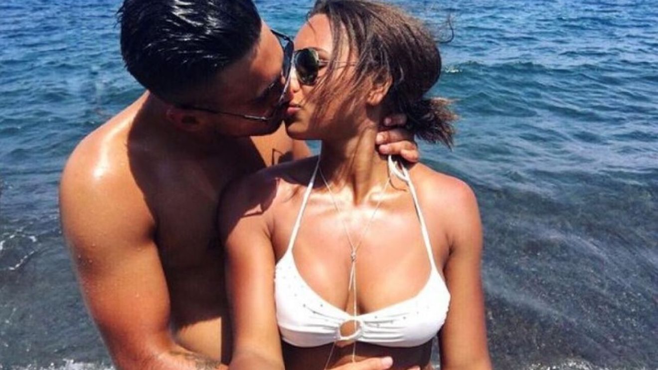 FOTO | Început de an perfect pentru una dintre cele mai frumoase handbaliste de la CSM. A spus "Da" chiar de ziua ei 