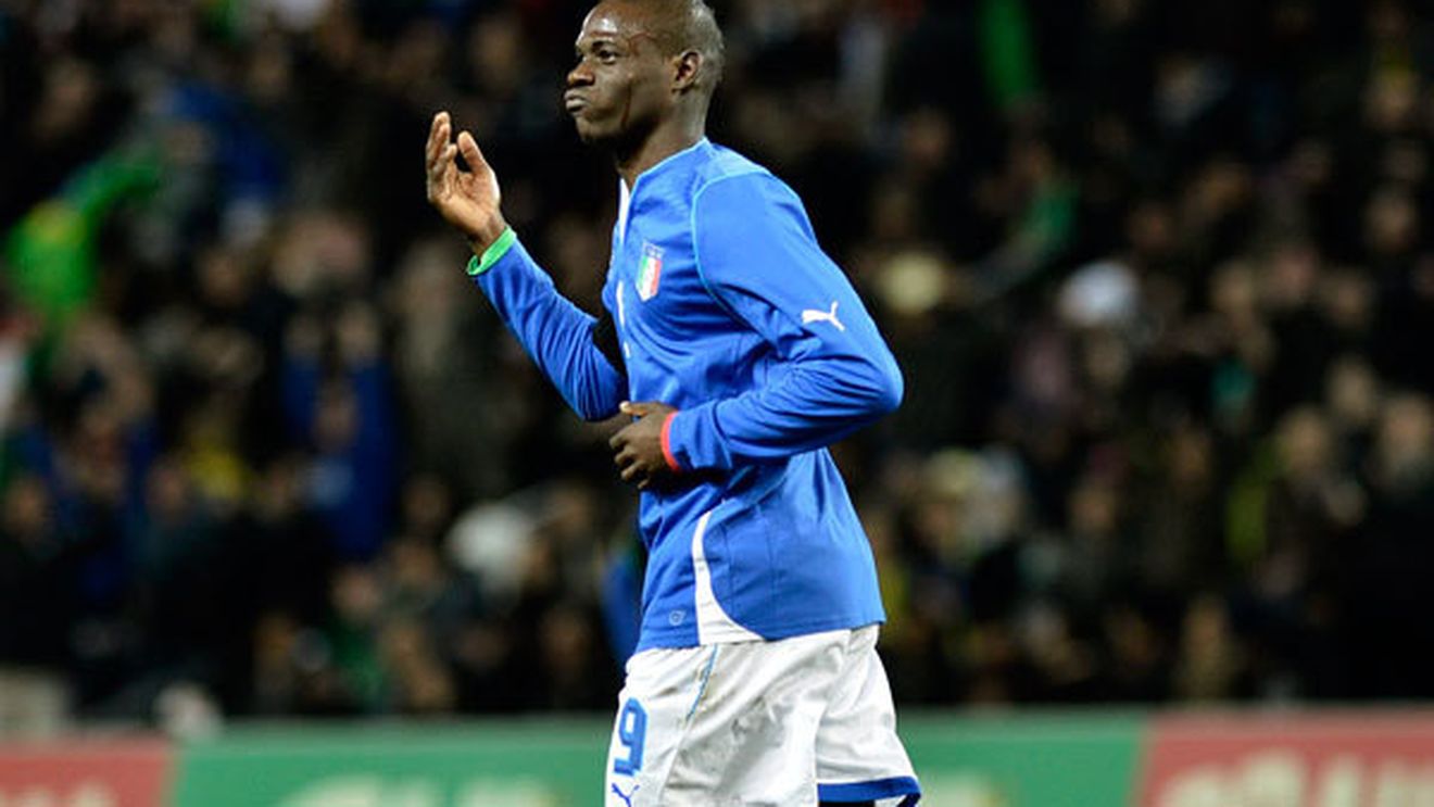 VIDEO: Nu vezi așa ceva în fiecare zi! Au apărut primele imagini cu Balotelli când ratează un penalty! :)** Cine e portarul care a apărat