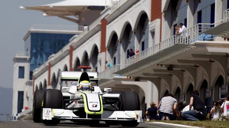 Opriți-l pe Jenson!