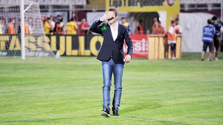 Intrarea criminală a lui Nikolic l-a lăsat "rece"! Meme Stoica: "Îl felicit pe Robert Dumitru, dar Petrolul a înscris un gol neregulamentar!"