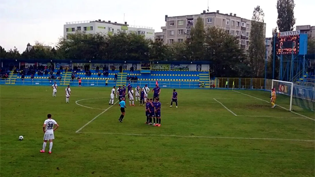 ASU Poli înregistrează în fața liderului cea mai drastică înfrângere din acest sezon.** Brîndescu reclamă un penalty: 