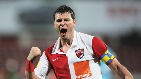 Faceți loc, vin "câinii roșii"!"** Dinamo, în "cărți" pentru titlu