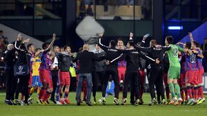 Ipocrizie? Lecții de moralitate cu Reghecampf. "Nu m-aș fi putut bucura după 1-1. Nici dacă eram campion cu 10 puncte avans" VIDEO | Hora steliștilor, după 0-0 cu Petrolul, în momentul în care erau campioni cu 9 puncte avans