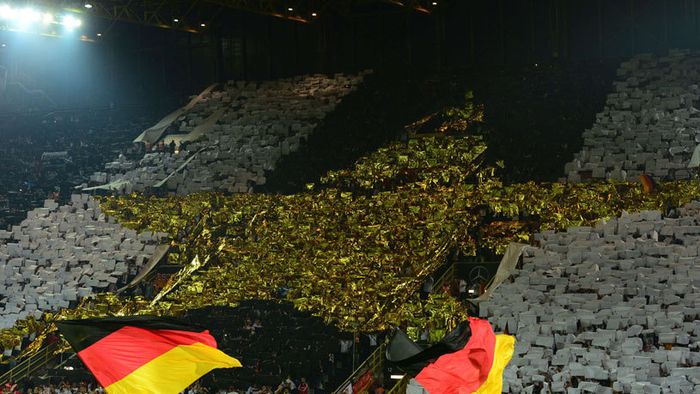 IMAGINEA SERII | "Zidul galben" s-a transformat în steaua aurie. Germania, primire fastuoasă la Dortmund, la debutul în preliminariile EURO 2016