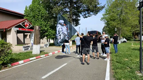 Ultrașii au mers peste jucătorii lui Dinamo în cantonamentul de la Săftica, înaintea meciului crucial cu Poli Iași! Mesaj ferm transmis de fani imediat după ce „câinii” au ajuns pe ultimul loc în Superliga. VIDEO