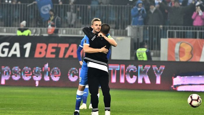 FOTO | Mitriță a dat lovitura de start a derby-ului cu CFR! "Piticul atomic" i-a predat banderola de căpitan lui Bancu