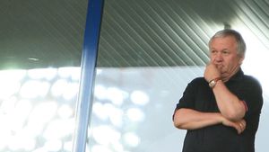 PREMIERĂ‚ Porumboiu s-ar bucura ca Dinamo să îi ia fața la un transfer!** Motivul pentru care vrea să-l vadă în "alb-roșu" pe Eric