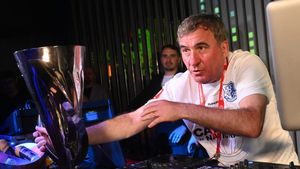 Gică Hagi, transfer surpriză! Lovitură pe care a dat-o „Regele” în secret: fotbalistul renegat de Gigi Becali și Mihai Rotaru a semnat cu Farul!