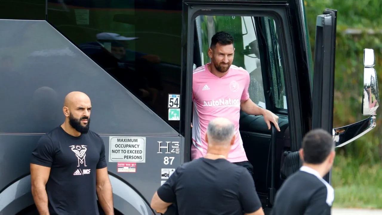Prima ofertă de muncă pe care bodyguardul lui Leo Messi a primit-o după ce imaginile cu el protejându-l pe argentinian, inclusiv când joacă, au devenit virale în întreaga lume! I-a fost propus un salariu mai mare