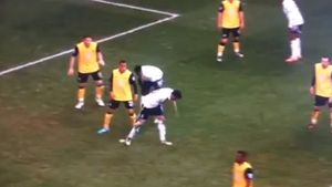 White Hart Lane, arena BLESTEMATĂ‚ a Angliei!** Lui Sandro, mijlocașul lui Tottenham, i s-a făcut rău pe teren VIDEO