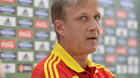 Săndoi, victima sistemului! Cîrțu îl apără pe selecționer după rușinea de la U21: "Nu are de unde" Profilul agresatului Crețu