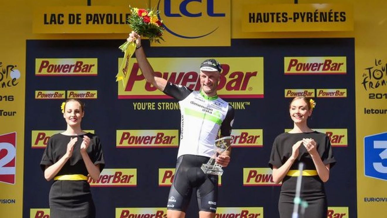 Situație neașteptată în Turul Franței, în prima etapă din Pirinei: borna care indica ultimul kilometru s-a "prăbușit" în fața plutonului de favoriți! Un britanic, "patron" pe Col d'Aspin