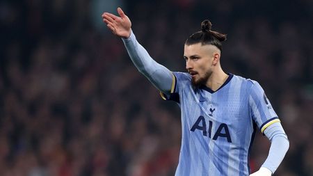 Neverosimil! Atac cum nu s-a mai auzit: „Radu Drăguşin e un fundaş catastrofal! E un amărât"