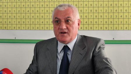 "Dacă Steaua o scoate pe Ajax, atunci fotbalul nostru e foarte tare!"** Dragomir a dezvăluit motivul care a dus la răcirea relațiilor cu selecționerul naționalei