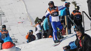 SPECIAL | "Aveam artera femurală secționată. Piciorul îmi rămăsese dincolo de metalul parapetului care se afla între mine și ușa mașinii". Povestea unicului român care practică snowboard cu un picior amputat