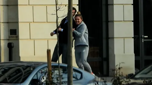 Simona Halep a uitat de accidentare! Sportiva s-a amuzat tachinându-și iubitul în plină stradă | GALERIE FOTO & VIDEO