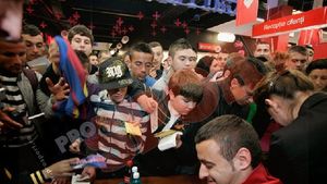 FOTO** Sute de fani i-au sufocat pe steliști la Severin! Vezi de ce!