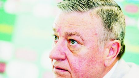 Atac politic la Sandu!** FRF ar putea pierde 6 milioane de euro anual dacă Poli NU va primi licența! Scenariul incredibil în urma căruia am putea fi dezafiliați de la UEFA