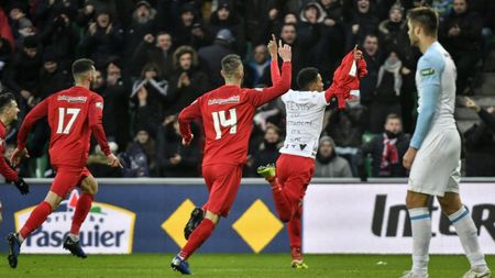 VIDEO | Incredibil! Marseille a fost eliminată din Cupa Franței de o echipă din Liga 4. Gestul făcut de președintele lui OM într-un moment delicat