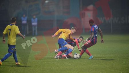 Arbitrul Marcu, mai eficient decât cuplul Kapetanos -Tatu! Corona - Steaua 1-1! Steliștii au primit un penalty discutabil