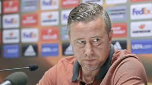 Laurențiu Reghecampf, probleme la Al Ahli SFC! A primit 5 goluri, dar pentru echipa românului a punctat și Alex Mitriță