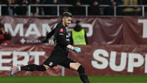 Horațiu Moldovan, plecăciune în fața suporterilor giuleșteni după Rapid - Farul 1-1: „Ei sunt campioni de mult în Liga 1”. Cum a comentat parada senzațională pe care a avut-o la șutul lui Enes Sali, dar și golul lui Nedelcu